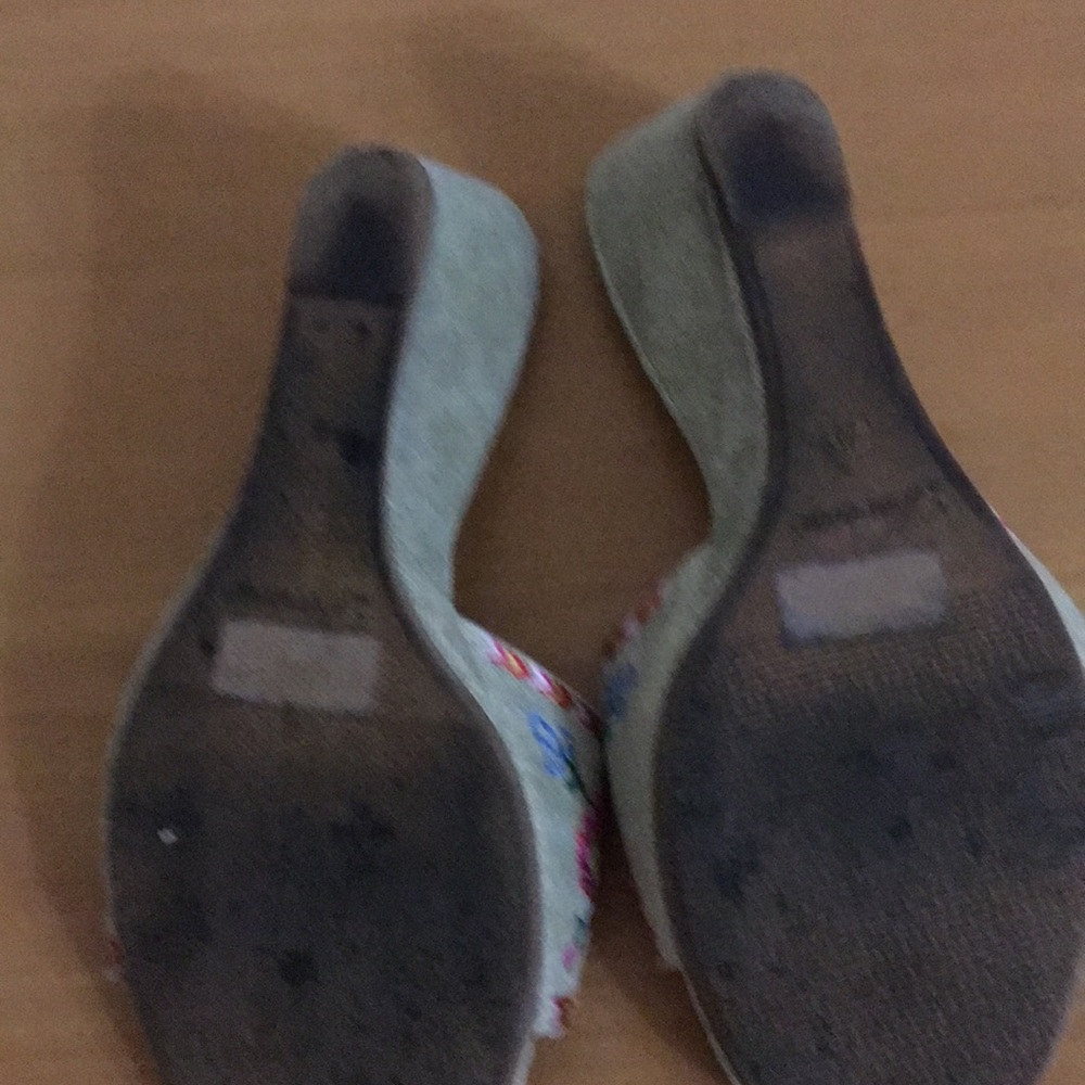 Slippers - Picture 4 of 4
